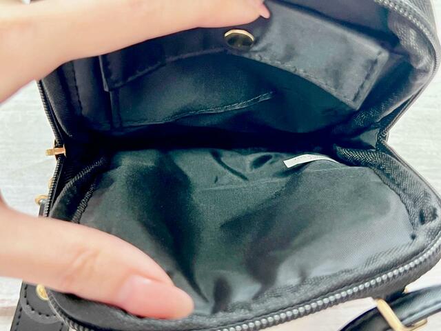 【Disney MICKEY MOUSE スマホショルダー BOOK】仕切りなどはなく、シンプルな作り