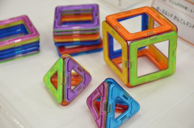 『マグフォーマー』ボーネルンド／参考価格2700円～