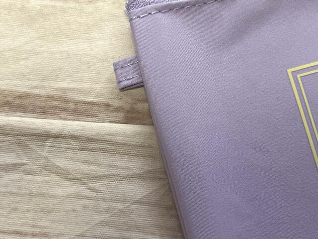 素材はしっかりとしたポリエステル生地