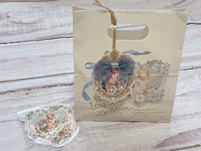 ラッピングバッグにタグをつけてみました。レターセットもお揃いにするとさらに素敵に！