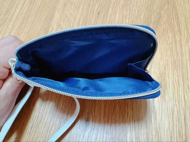 【ムーミン／マルチコインケース（郵便局限定）】ガバッと大きく開くため、中身の確認もスムーズ◎