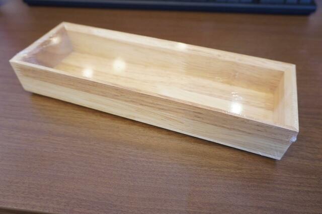 シンプルな木製のケース