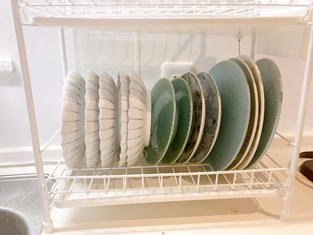 【ニトリ 水切り(2段スリム PP-2S ホワイト)】下段に取り皿を13枚立てて置けました