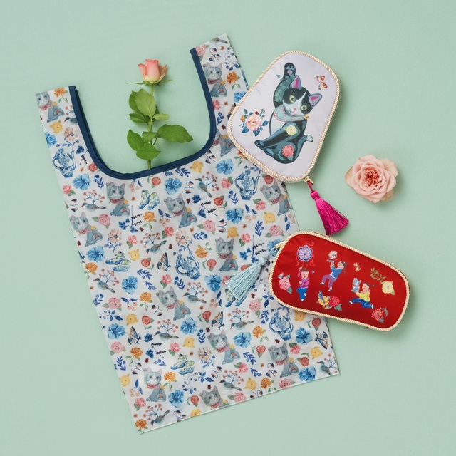 ポケッタブルバッグ ¥1,980、ダイカットポーチ 各¥2,530