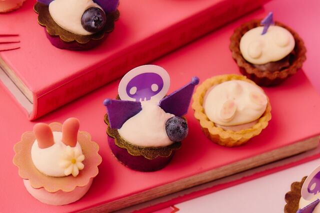 「桃とライムのムース／ブルーベリーのムース／生チョコタルトレット」＜大人 6,000円　7-12歳 3,500円　4-6歳 2,000円＞【マイメロディ＆クロミのもっと桃気分Peach Sweets Buffet】