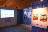 展示の前に、ゲストは一本の映像を見る。©Disney / Pixar
