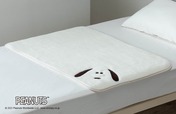 【PEANUTS】「PEANUTS ひざ掛け」価格:¥4,400(税込)、サイズ:100cm×70cm、カラー:クリーム
