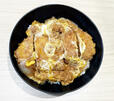 【資さんうどん】売れ筋2位：「カツとじ丼（ミニ含む）」（※写真は『ミニカツとじ丼』）