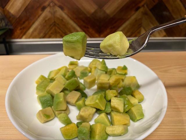 【トップバリュ　アボカド　140g】食感をしっかり感じられる！