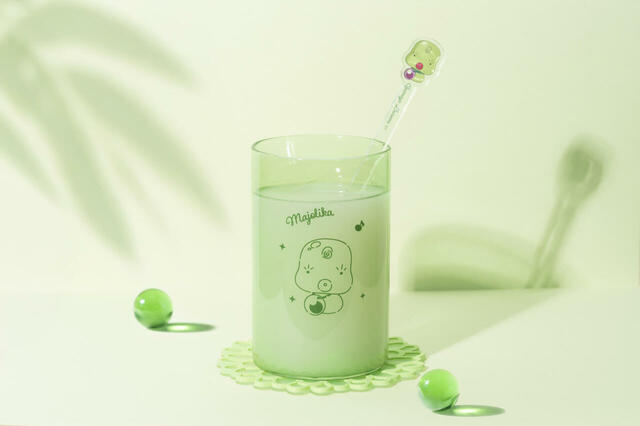 カラーストレートグラス 2,200円、アクリルマドラー 770円