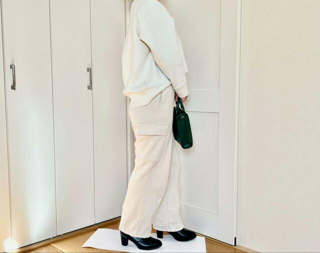 【UNIQLO スウェットカーゴパンツ】裾を絞らないとキレイめな印象に近づく