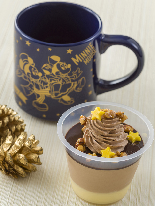 チョコ&ミルクムース、スーベニアカップ付き 800円|東京ディズニーシー「マンマ・ビスコッティーズ・ベーカリー」|東京ディズニーリゾート「ディズニー・クリスマス」2019スペシャルメニュー