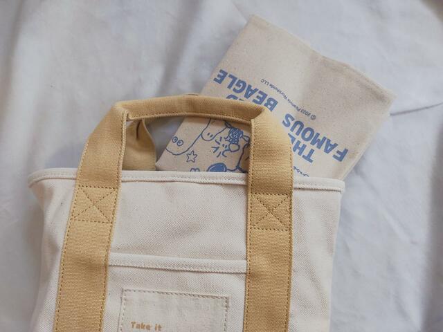 折りたたんで、他のバッグに入れて持ち運ぶこともできますよ