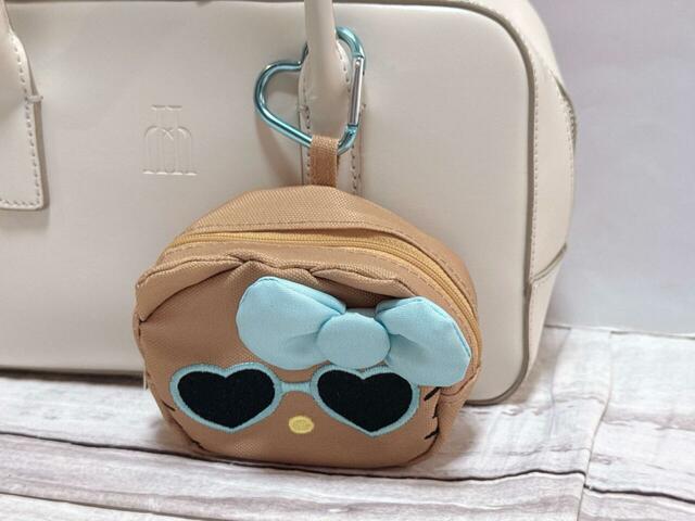 ホワイトのバッグに日焼けキティちゃんが良く映えます♪
