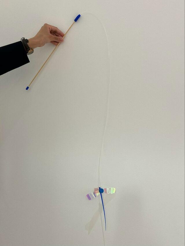 【ネズミのしっぽロング ニョロとんぼ】ネコちゃんの狩猟本能をくすぐること間違いなし！