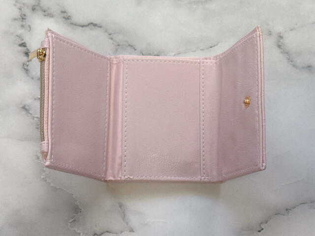 コンパクトな三つ折り財布