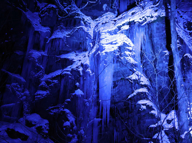 「氷瀑ライトアップツアー」