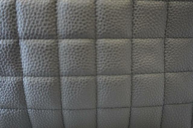 シボ感のあるタイル柄が上品