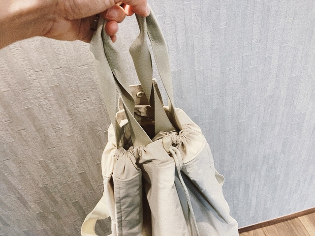 【UNIQLO U ドローストリングバックパック】メイン収納は開閉しやすいドローコード式