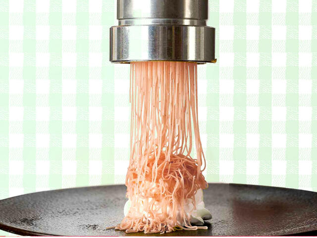 「いちごモンブラン」＜期間：2026年2月21日～23日、3月14日、15日＞【【東京ベイ舞浜ホテル ファーストリゾート】20種類以上のいちごスイーツが食べ放題！5日間限定の「ストロベリースイーツビュッフェ」開催！】