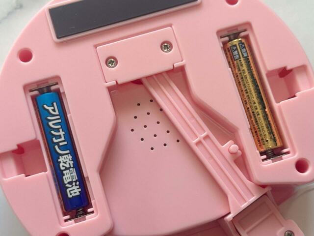 蓋を開けて乾電池をイン！