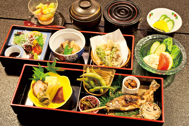 寸又峡温泉 翠紅苑 食事処「はいから亭」