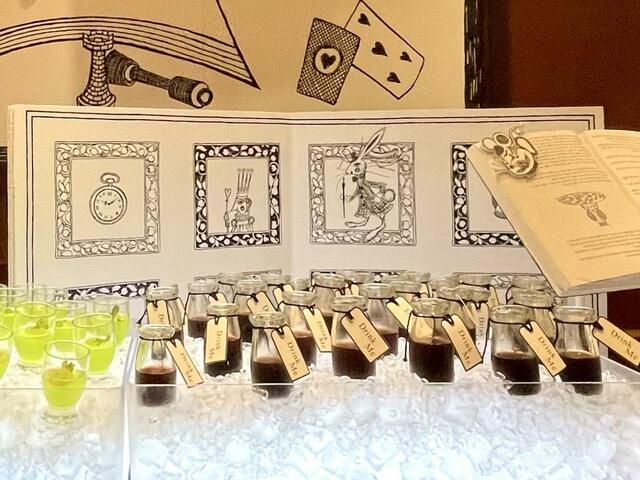 【ヒルトン東京 絵本の国のアリス スイーツビュッフェ】