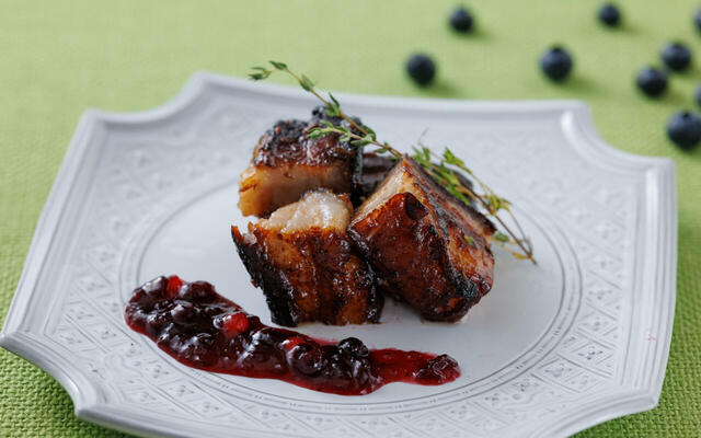 「ポーク ポワトリーヌ（ディナー限定）」＜期間：2025年4月26日〜6月30日＞【本格的なグリル料理＆約100種類の料理が食べ放題！初夏のパノラマビューで楽しむ“4冠達成”の眺望ブッフェ開催中！】