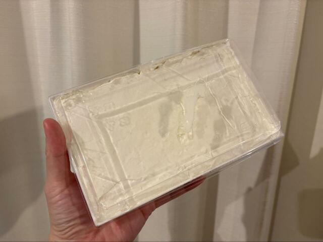 【ロピア 生クリーム好きの為の純白ケーキ】生クリームとスポンジだけのシンプル構成！解凍には3～5時間かかります♪