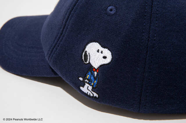 【ブルックス ブラザーズ×PEANUTS】サイドにアメトラスタイルに身を包んだスヌーピーの刺繍