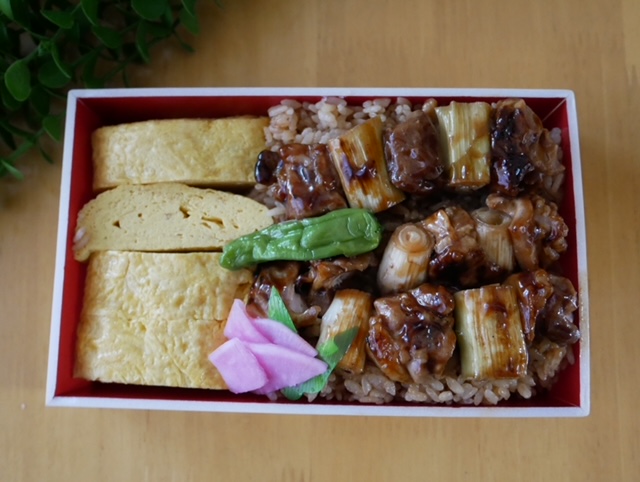 【純和赤鶏焼き鳥とだし巻玉子焼き弁当】こだわりのブランド鶏が味わえる