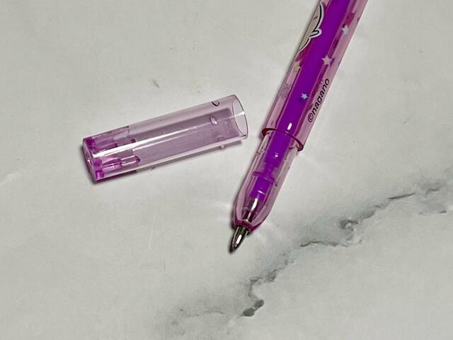 ペンはキャップを外して書く仕様