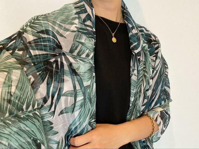 【coca エンボス加工ワンピース】大胆な柄物合わせもしっくりくる