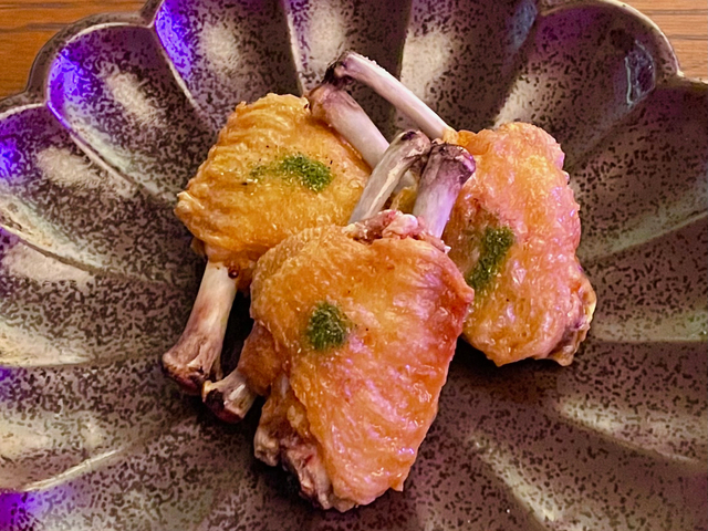 【ザ・ニューワールド】「シズるチャンネル」でそのレシピが紹介された「手羽先のカリカリ揚げ」