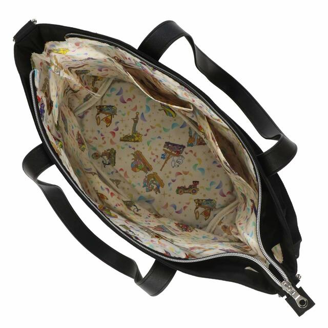 トートバッグ 6,900円｜サイズ：（トート）縦約33×横約42×マチ約14㎝（ポーチ）縦約13×横約20㎝（ストラップ）⾧さ約69～135cm｜東京ディズニーランド新パレード「ディズニー・ハーモニー・イン・カラー」グッズ｜東京ディズニーリゾート40周年“ドリームゴーラウンド”｜発売日：2023年7月10日（月）｜販売店舗：東京ディズニーランド「グランドエンポーリアム」