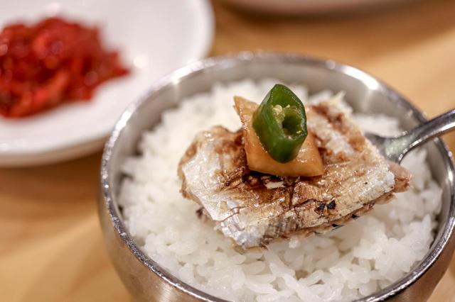 醤油漬けの玉ねぎ・青唐辛子と一緒に食べても美味しい♡