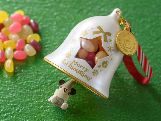 グミキャンディー、ミニスナックケース付き 1,200円｜東京ディズニーリゾート「ディズニー・クリスマス」スペシャルメニュー｜販売店舗：東京ディズニーランド「リフレッシュメントコーナー」、東京ディズニーシー「マンマ・ビスコッティーズ・ベーカリー」｜発売日：2024年11月8日（金）〜12月25日（水）