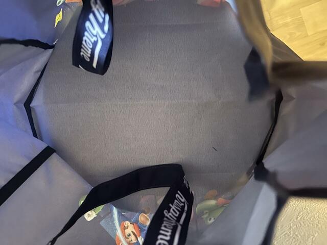 【クリスピー・クリームドーナツ×映画『ザ・スーパーマリオギャラクシー・ムービー　コラボエコバッグ】エコバッグの中はガラは入っていないためすっきりとしたデザインです