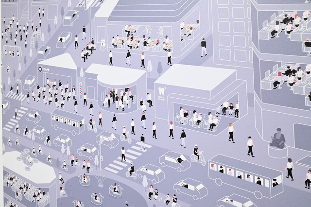 【デザインあ展neo】「すわらない世界」／これはすわる世界。お店や病院、車の運転など、よく見かける風景です。