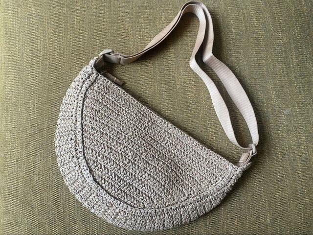 【UNIQLO ラウンドミニクロシェバッグ】普段のおでかけからアウトドアイベント、旅行のサブバッグにもぴったり