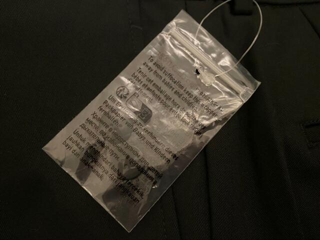 【UNIQLO　タックワイドパンツ】替えのボタン付き