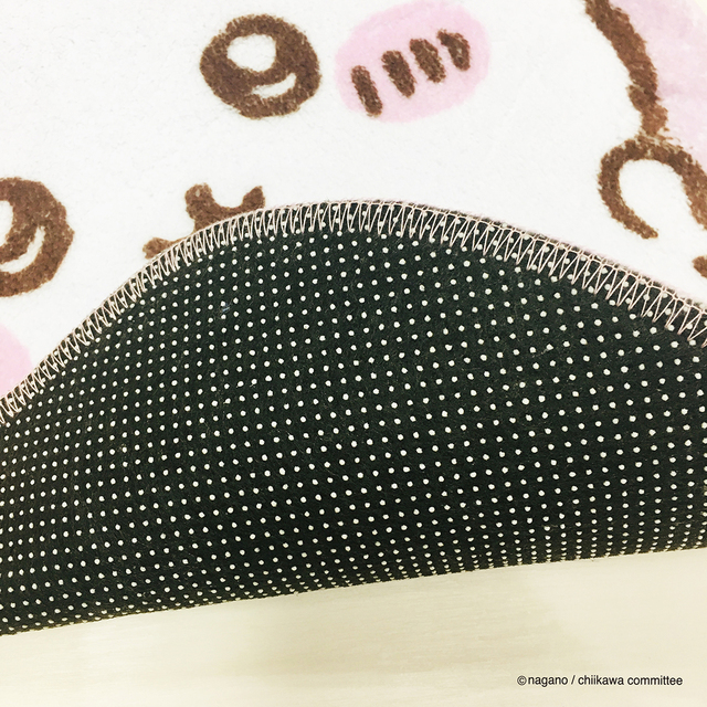 「ちいかわ インテリアマット （ちいかわ）」2,420円（税込）