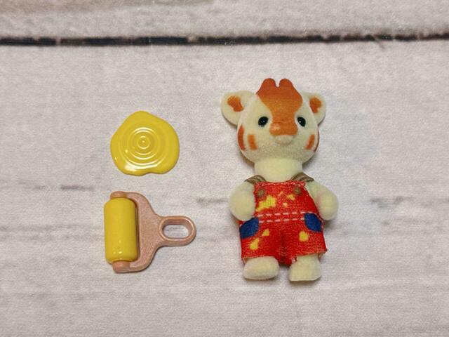 ペンキローラーと、こぼれたペンキだまりがセット。ペンキだまりまでついてくるとは…!