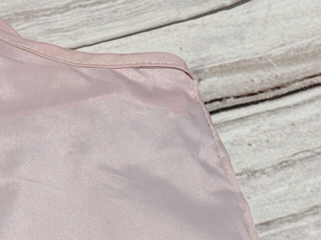 素材はポリエステル。厚手で丈夫な生地が◎