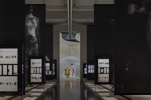 「クリスチャン・ディオール、夢のクチュリエ」展　会場風景