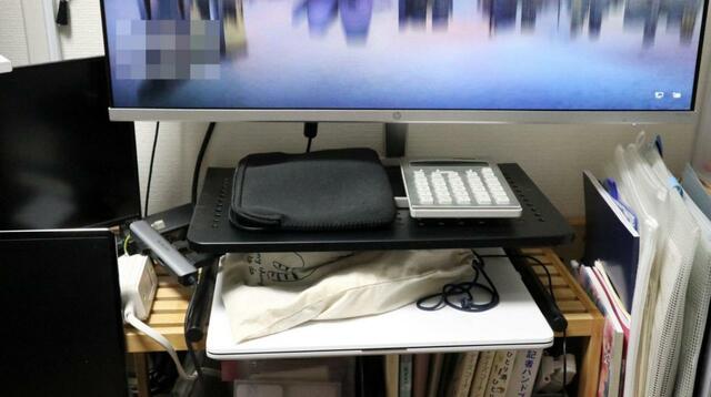 【デスク周りすっきり大改造】もともとのモニタースタンド上下にもよく使うギアなどを置ける