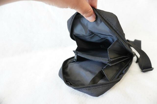 大きく開くので中身が見えやすい【mozすっきり収納できる！多機能スマホショルダーバッグ】