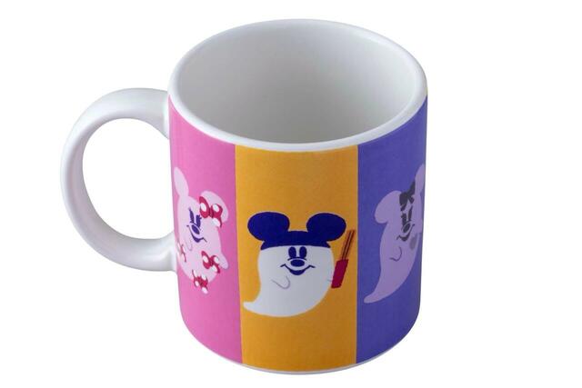 パンプキンプリン、スーベニアカップ付き 1,200円｜東京ディズニーリゾート「ディズニー・ハロウィーン」スペシャルメニュー｜販売店舗：東京ディズニーランド「トゥモローランド・テラス」、東京ディズニーシー「ザンビーニ・ブラザーズ・リストランテ」｜販売期間：2025年9月16日（火）〜10月31日（金）