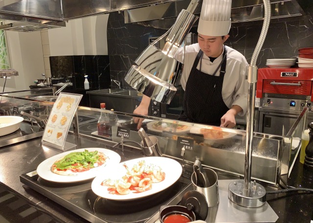 オールデイダイニング〈パレード（Parade）〉のライブキッチン