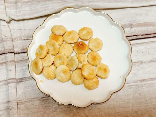 【カルディ ウィンターバッグ／プチクラッカー】スープに浸して食べるのもおすすめ！同セットの「ポルチーニクリームスープ」とも相性抜群♪